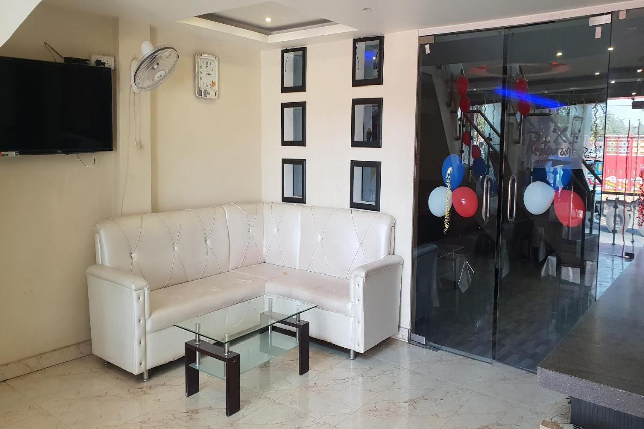 Oyo 27750 Bhagwati Residency Hotel Mirzāpur Exterior foto
